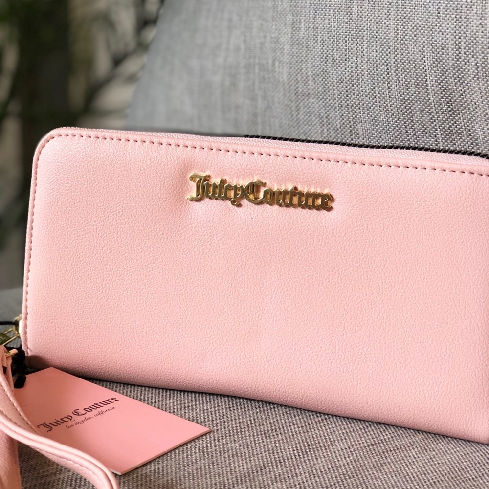 🆕Juicy Couture Light Pink Single-Zip Large Wallet